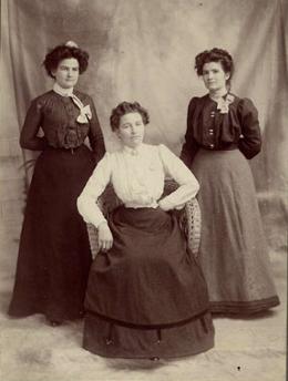 Gipson Girls-Anna, Rose (Earl's wife), Hettie